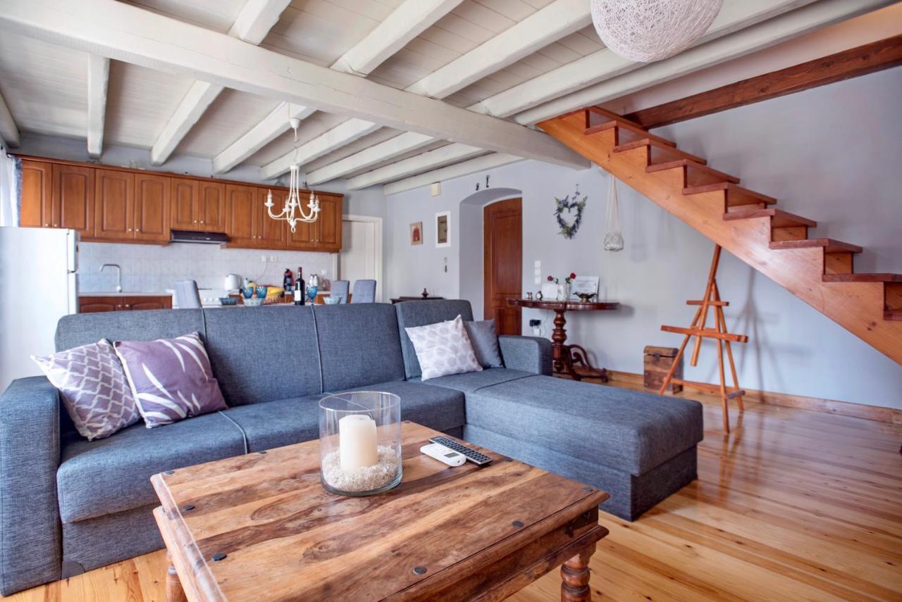 Appartement Luxury Family House With Backyard Mantouki